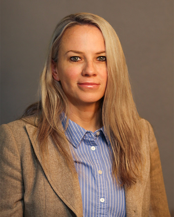 Headshot of Kelly Lyon